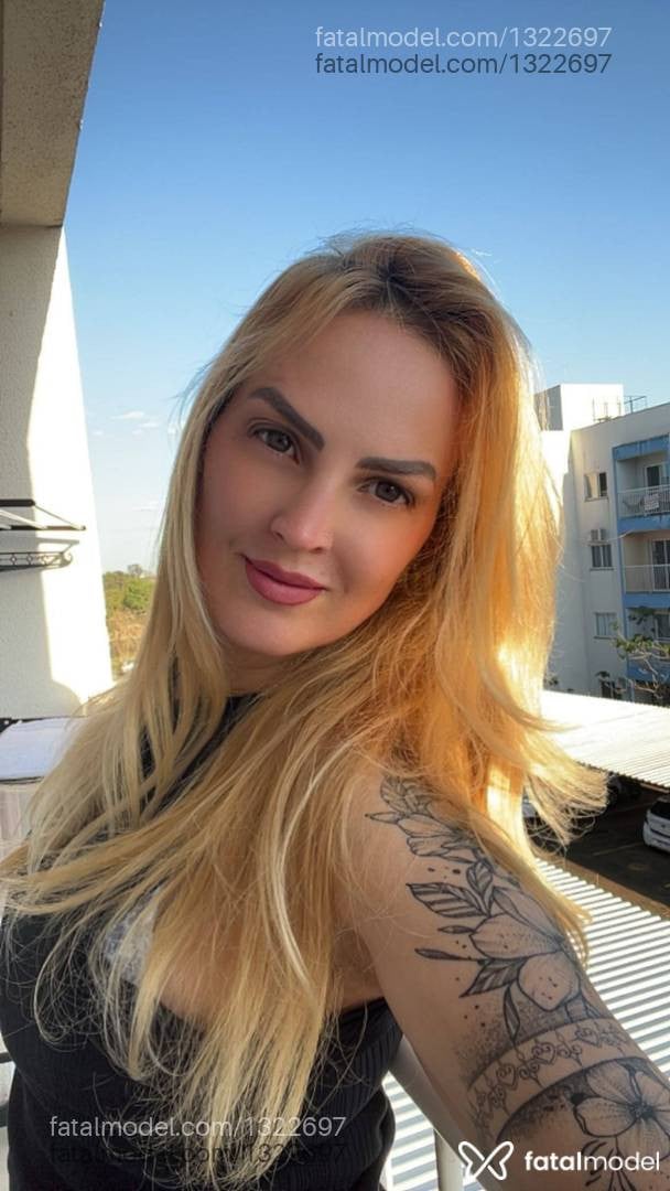 Acompanhante mulher loira (o) de olhos verdes - Débora Liss