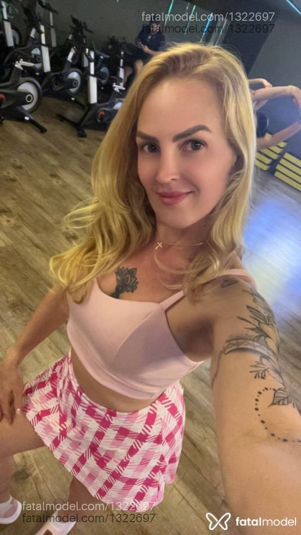 Acompanhante mulher loira (o) de olhos verdes - Débora Liss