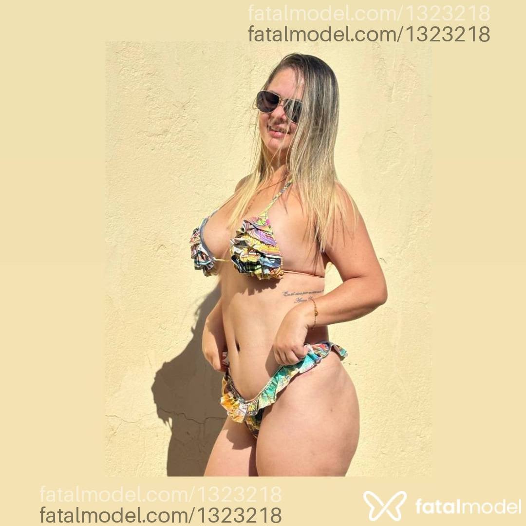 Acompanhante mulher com cabelo castanho de olhos castanhos - Mariana