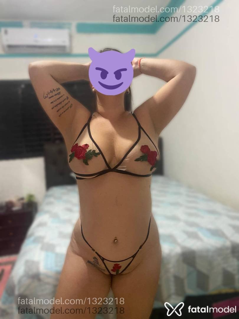 Acompanhante mulher com cabelo castanho de olhos castanhos - Mariana Acompanhante mulher com cabelo castanho de olhos castanhos - Mariana