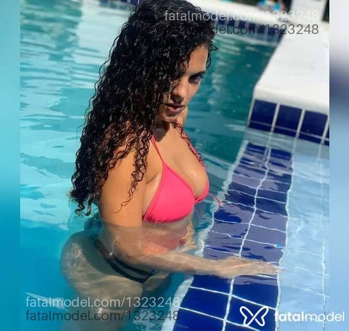 Acompanhante mulher loira (o) de olhos castanhos - Sophia Meireles