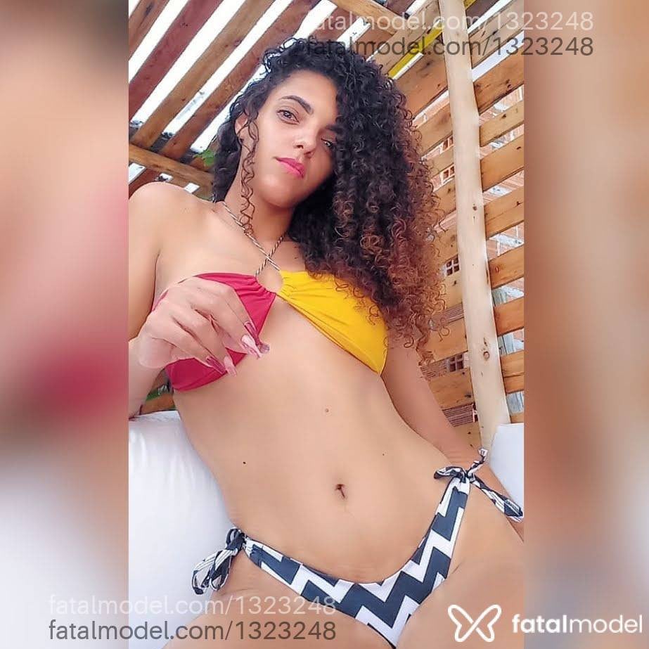 Acompanhante mulher loira (o) de olhos castanhos - Sophia Meireles