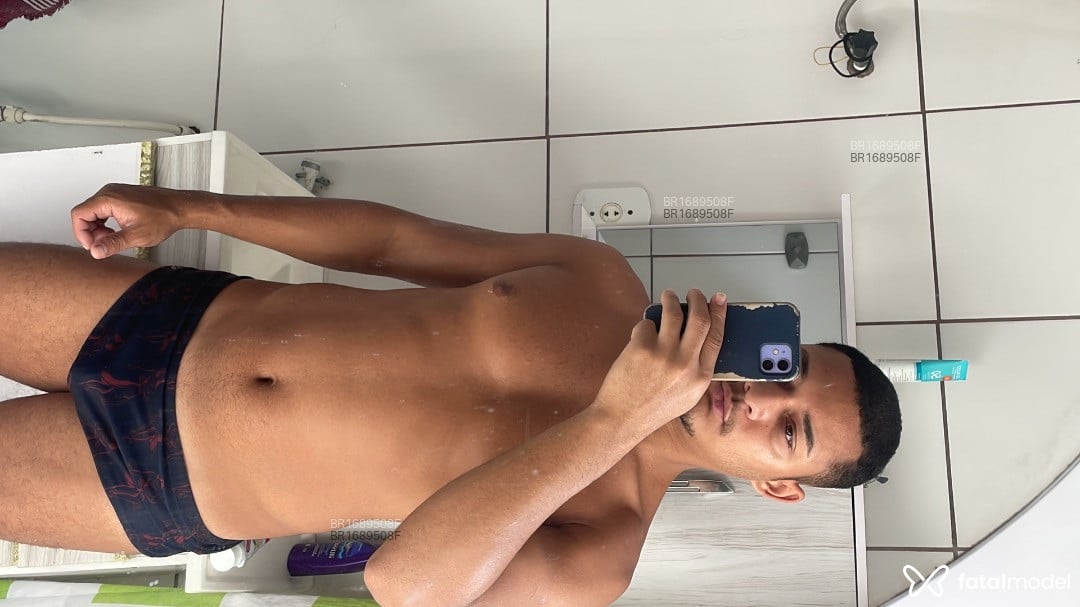 Acompanhante homem morena (o) de olhos castanhos em Rio de Janeiro - Caio aledot