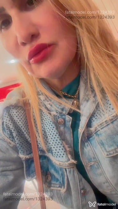 Acompanhante mulher loira (o) de olhos mel - Juliana