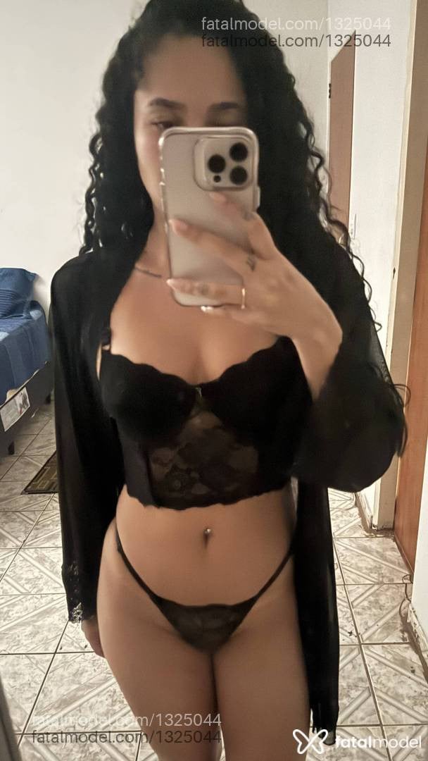 Acompanhante mulher morena (o) de olhos pretos - Safira