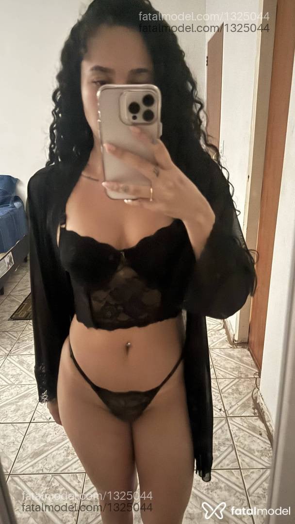 Acompanhante mulher morena (o) de olhos pretos - Safira