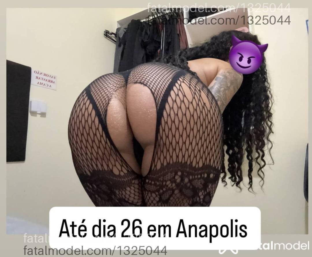 Acompanhante mulher morena (o) de olhos pretos - Valentina