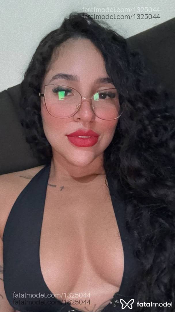 Acompanhante mulher morena (o) de olhos pretos - Safira