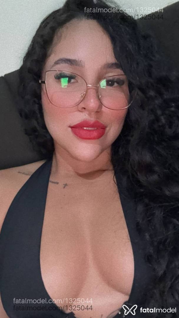 Acompanhante mulher morena (o) de olhos pretos - Safira