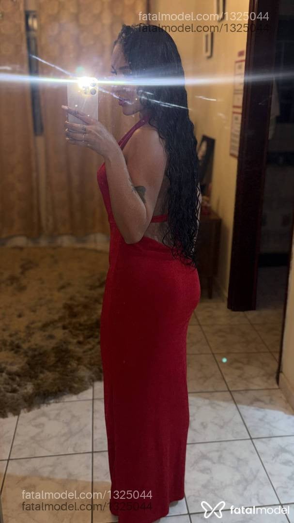 Acompanhante mulher morena (o) de olhos pretos - Valentina