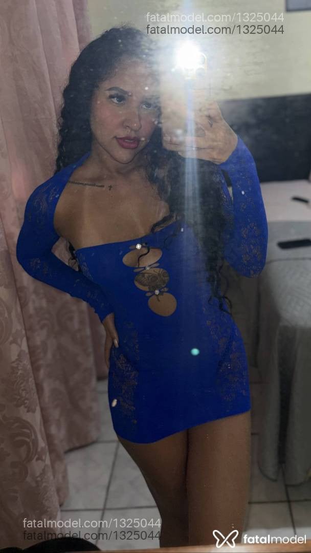 Acompanhante mulher morena (o) de olhos pretos - Valentina