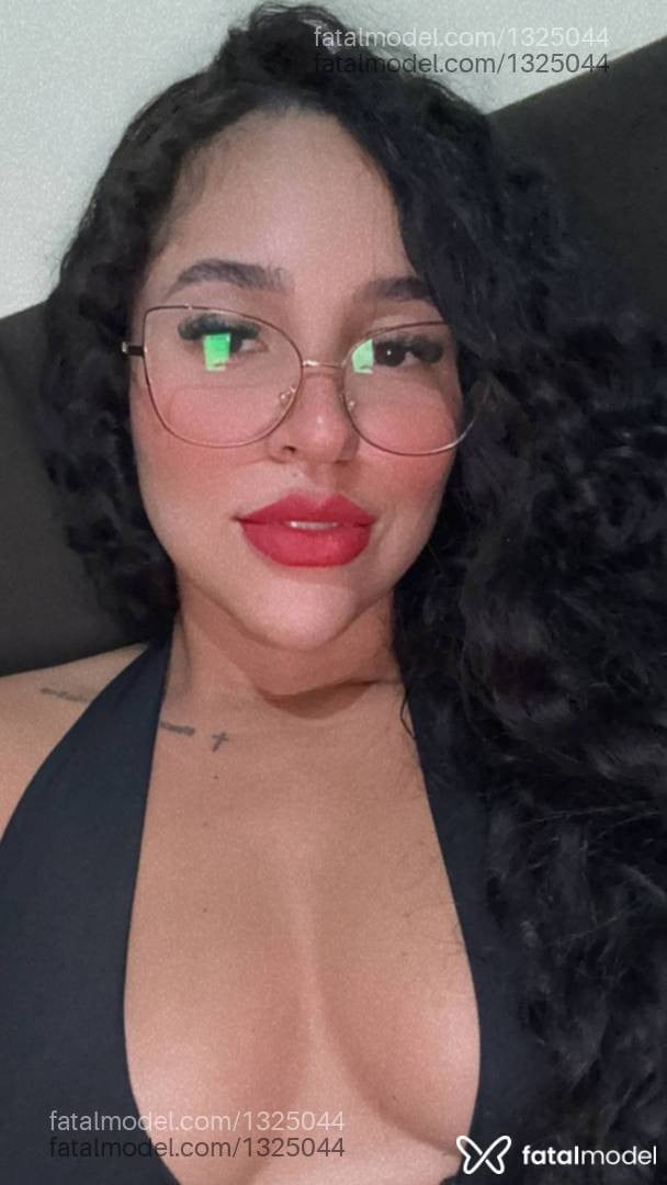Acompanhante mulher morena (o) de olhos pretos - Safira