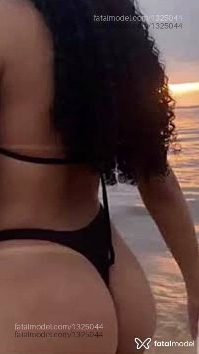 Acompanhante mulher morena (o) de olhos pretos - Safira