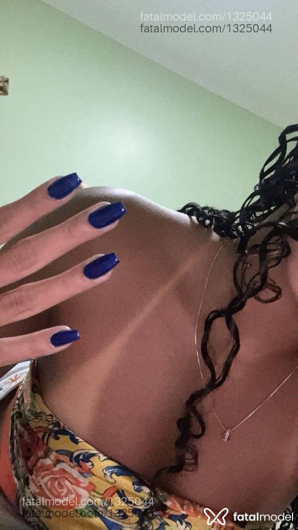 Acompanhante mulher morena (o) de olhos pretos - Safira
