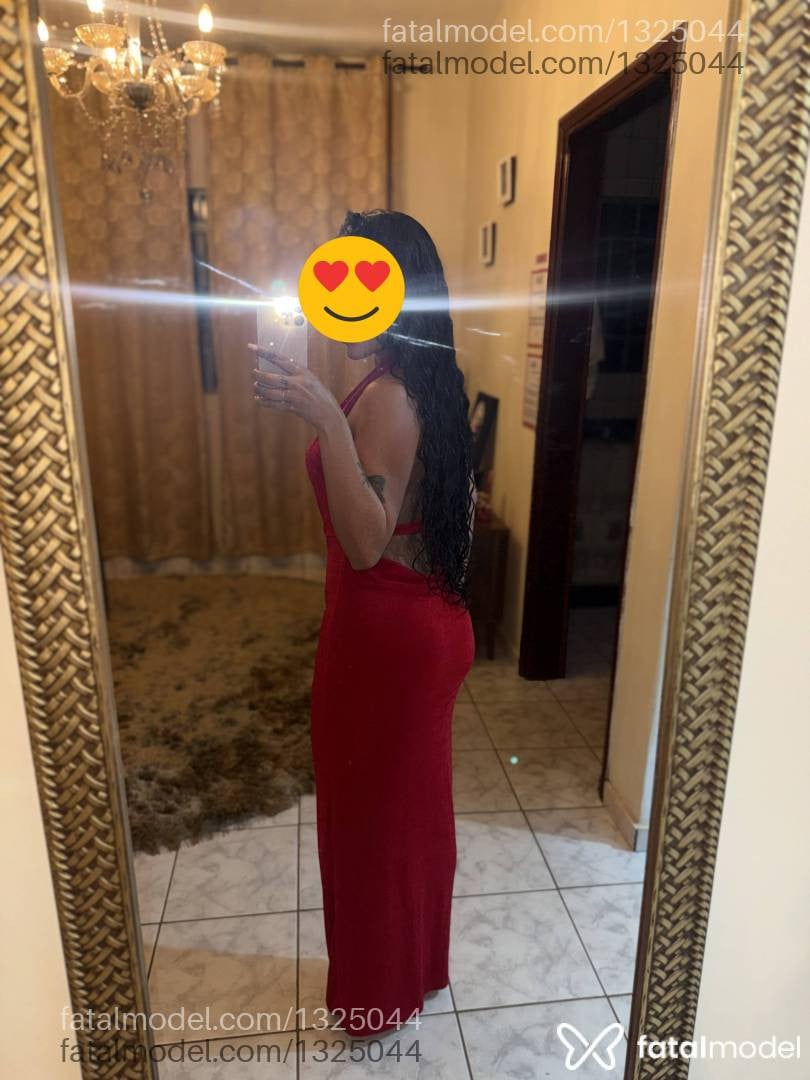 Acompanhante mulher morena (o) de olhos pretos - Valentina