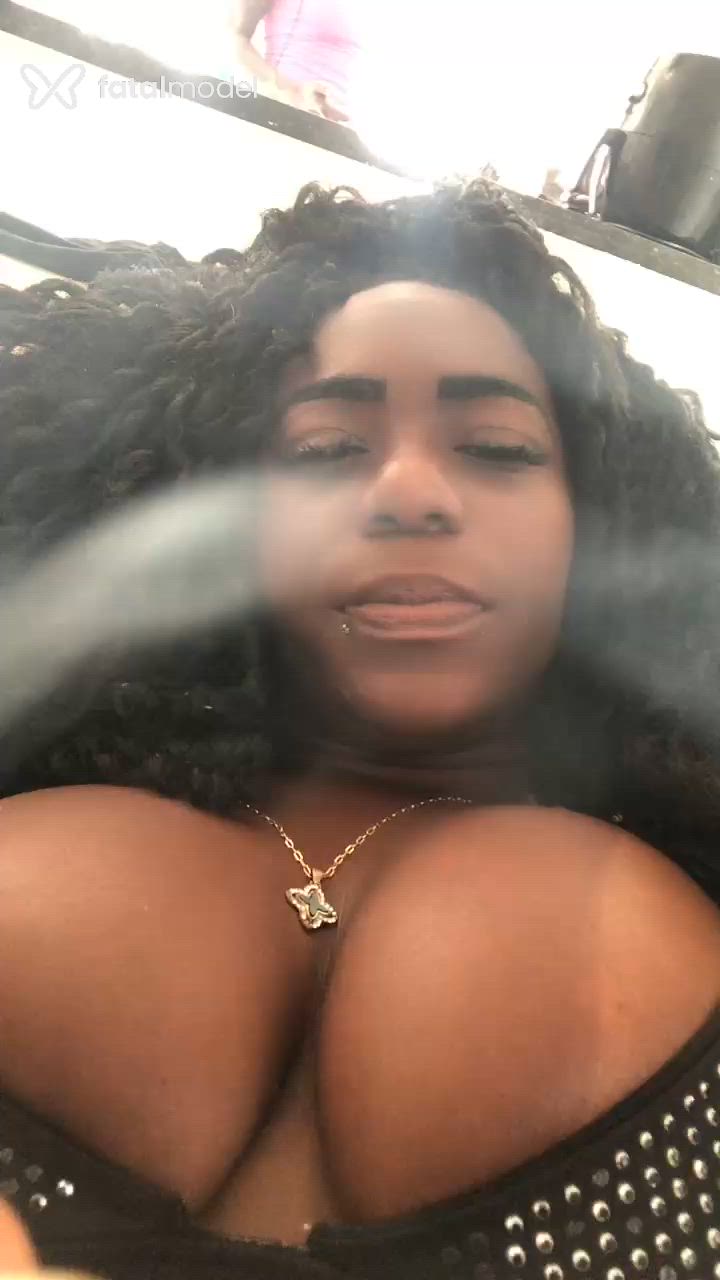 Acompanhante mulher morena (o) de olhos pretos - Brenda Acompanhante mulher morena (o) de olhos pretos - Brenda