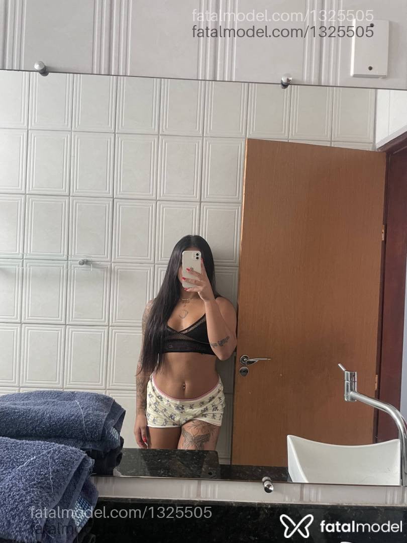 Acompanhante mulher morena (o) de olhos castanhos - Karen Mello