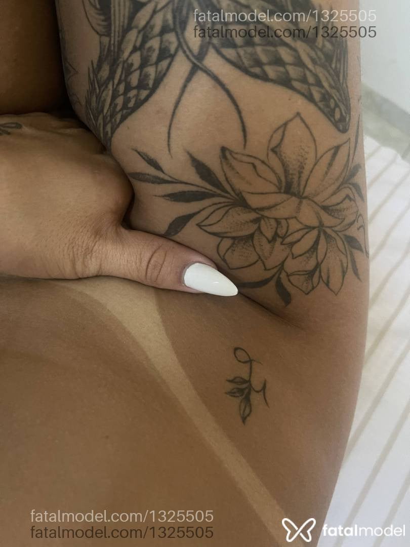 Acompanhante mulher morena (o) de olhos castanhos - Karen Mello
