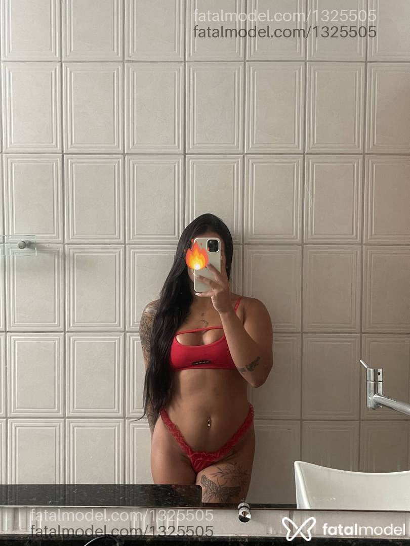 Acompanhante mulher morena (o) de olhos castanhos - Karen Mello