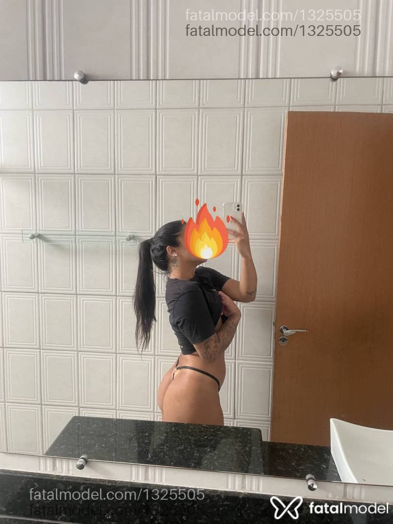 Acompanhante mulher morena (o) de olhos castanhos - Karen Mello
