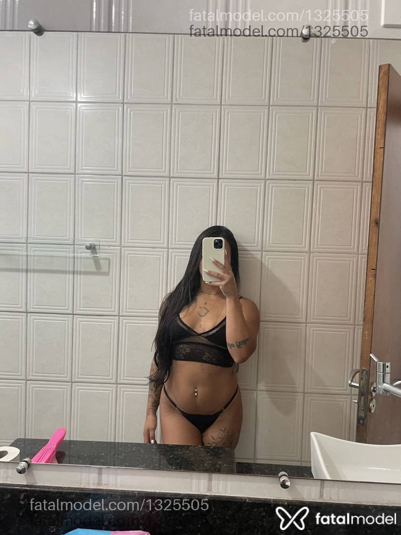 Acompanhante mulher morena (o) de olhos castanhos - Karen Mello