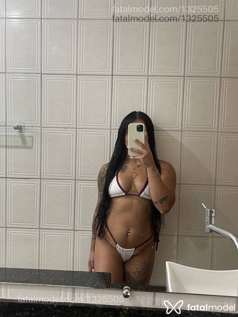 Acompanhante mulher morena (o) de olhos castanhos - Karen Mello