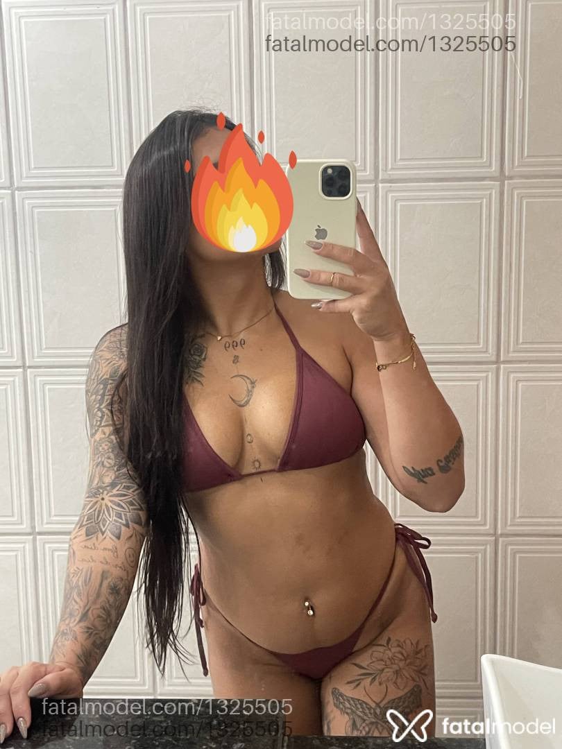 Acompanhante mulher morena (o) de olhos castanhos - Karen Mello