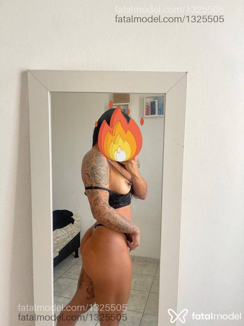 Acompanhante mulher morena (o) de olhos castanhos - Karen Mello