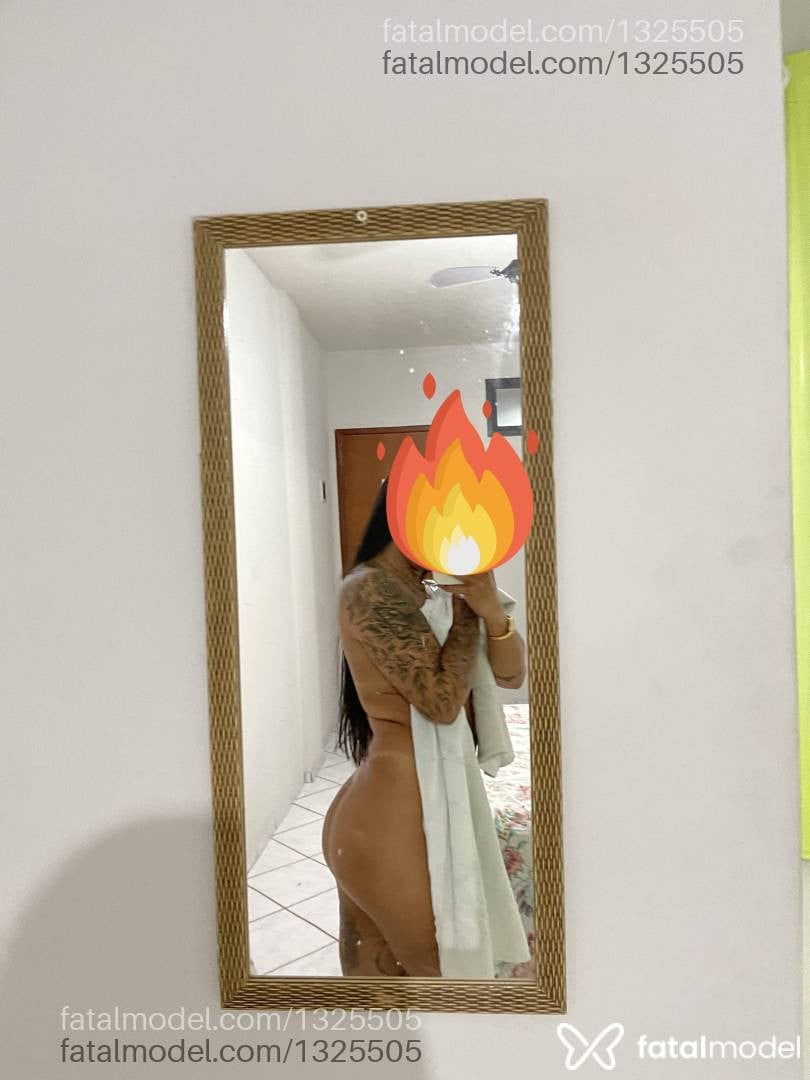 Acompanhante mulher morena (o) de olhos castanhos - Karen Mello