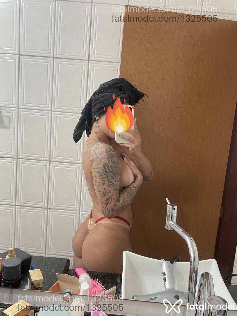 Acompanhante mulher morena (o) de olhos castanhos - Karen Mello