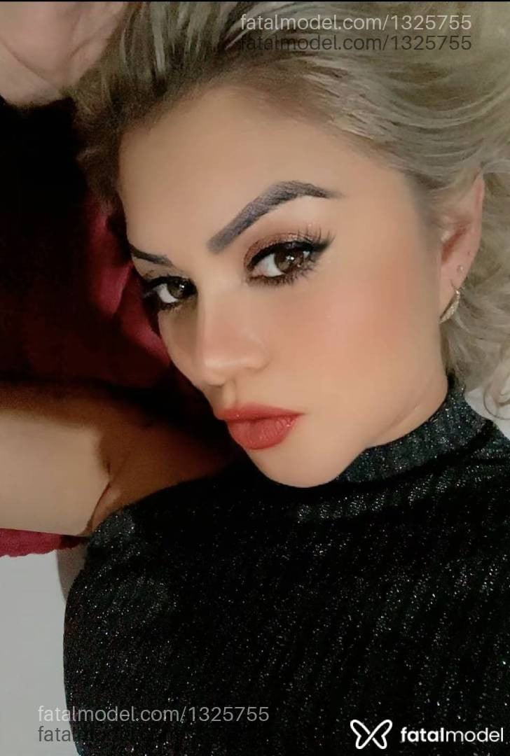 Acompanhante mulher loira (o) de olhos castanhos - Helena Vasconcelos