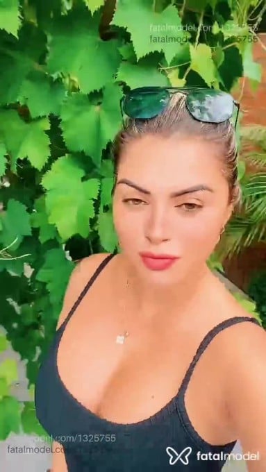 Acompanhante mulher loira (o) de olhos castanhos - Helena Vasconcelos