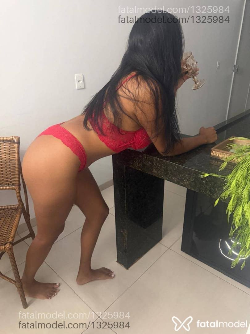 Acompanhante mulher morena (o) de olhos pretos - Dhenifer