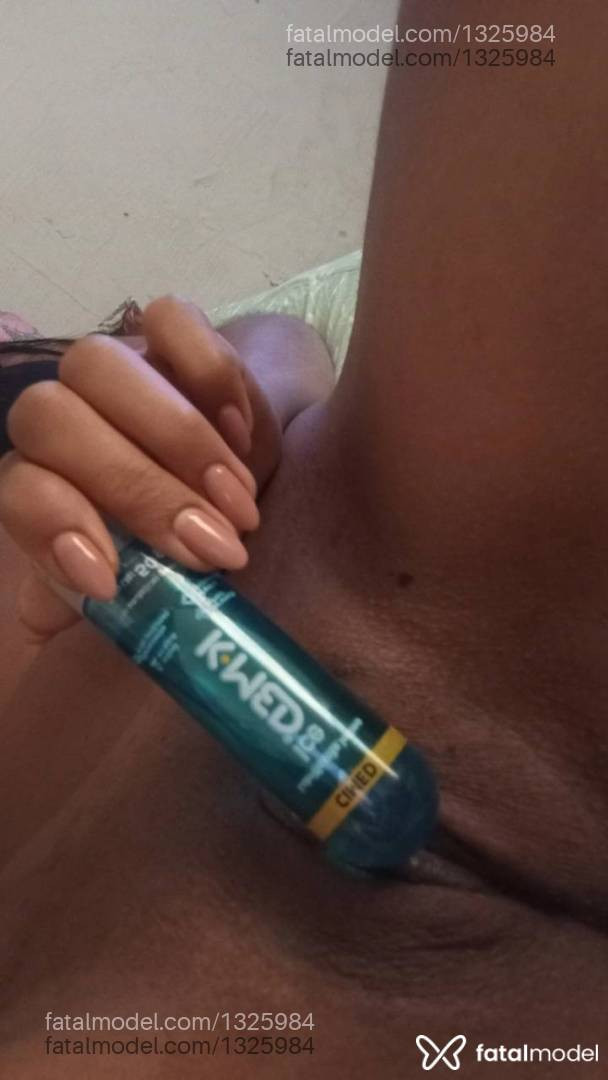 Acompanhante mulher morena (o) de olhos pretos - Dhenifer