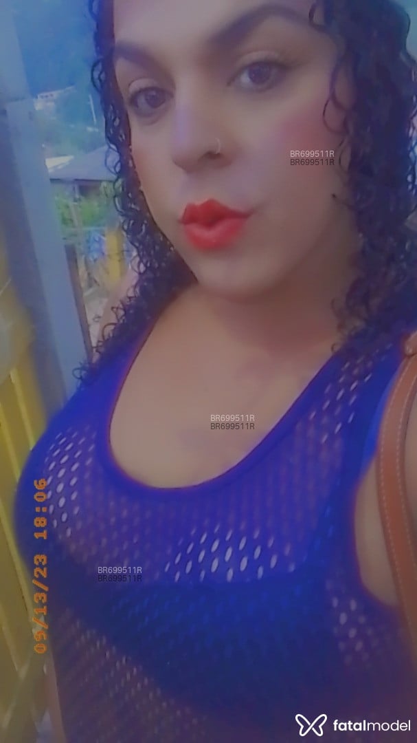 Acompanhante mulher trans com cabelo castanho de olhos castanhos em Santana de Parnaíba - Yorrara Santos