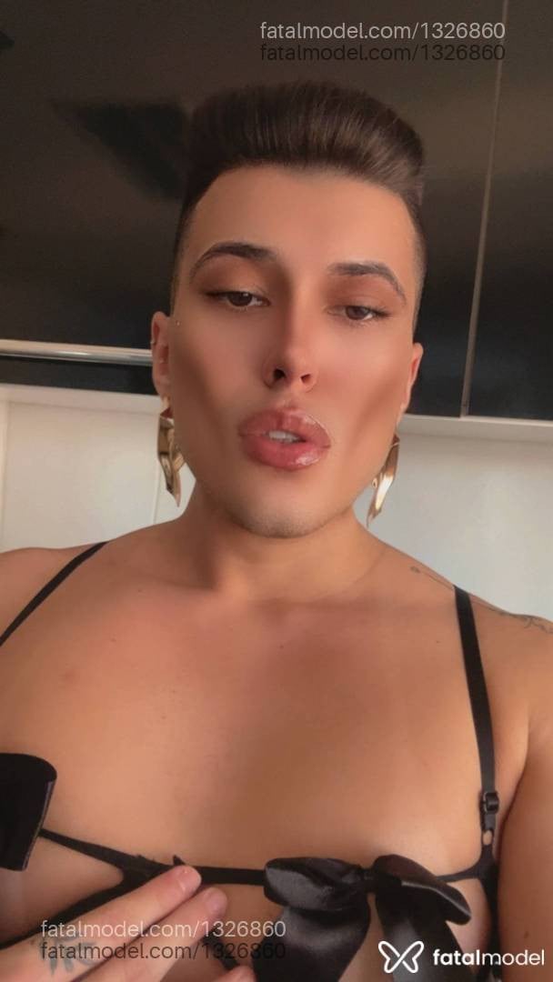 Acompanhante homem morena (o) de olhos castanhos em Joinville - Victor Martinelli