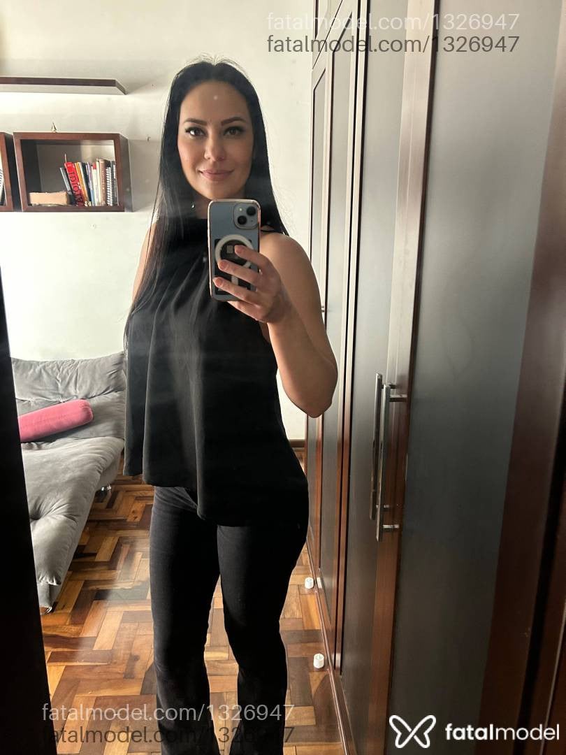 Acompanhante mulher com cabelo castanho de olhos castanhos - Isabella