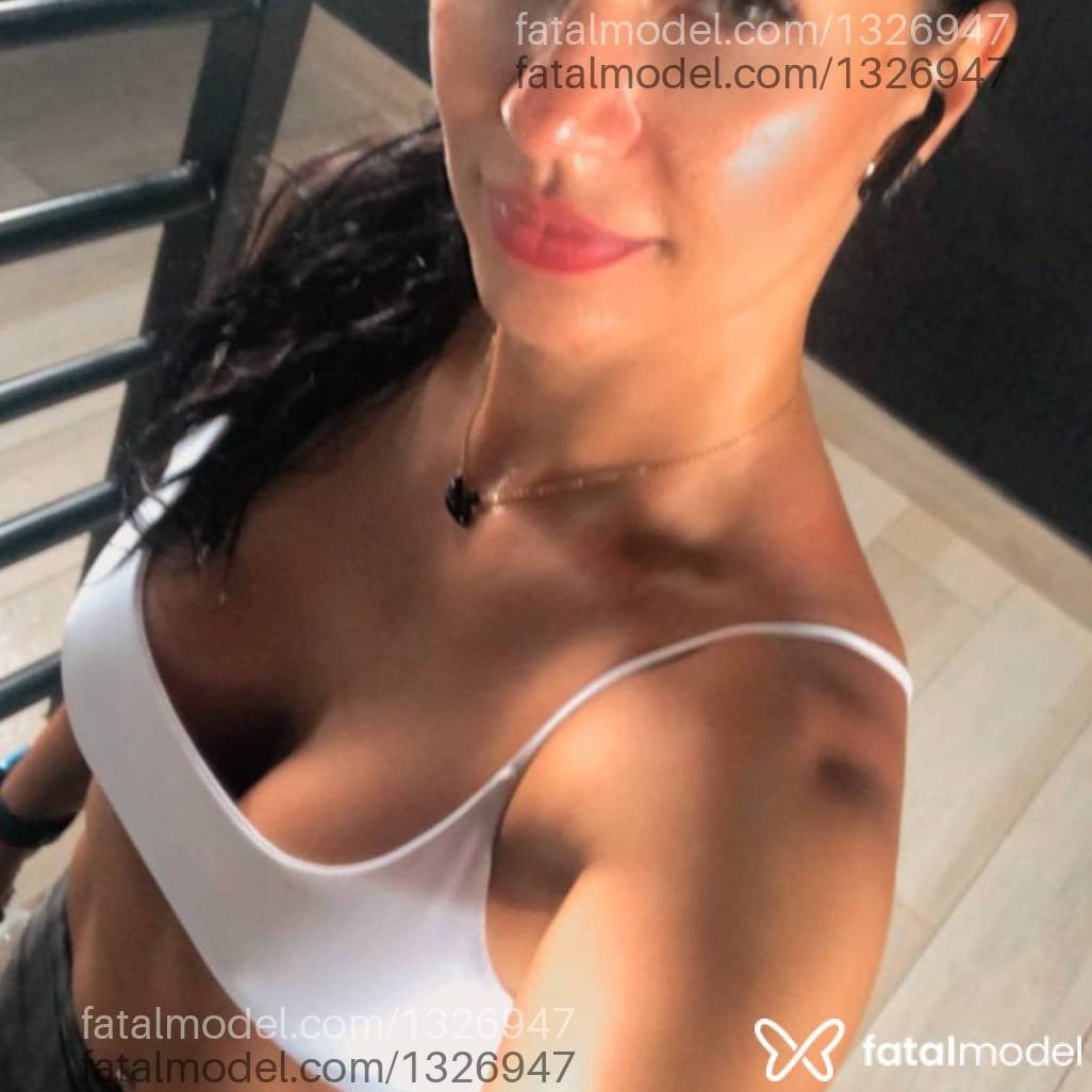 Acompanhante mulher com cabelo castanho de olhos castanhos em Londrina - Isabella