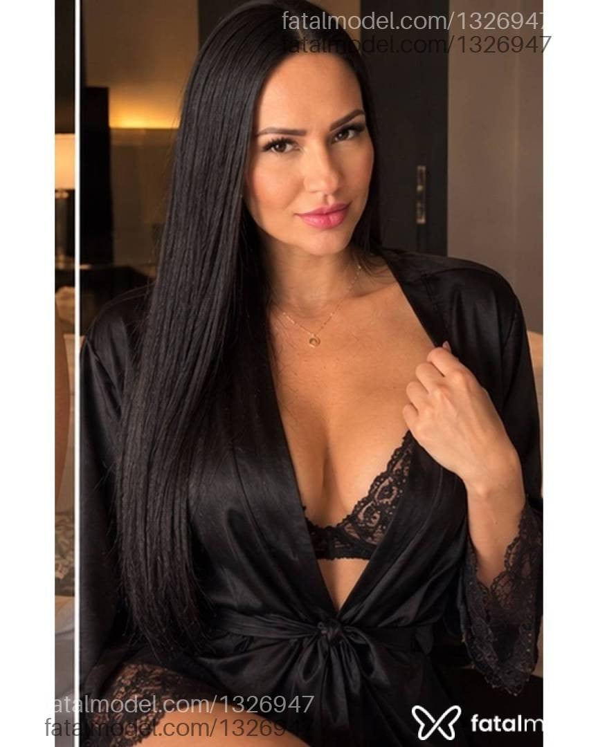 Acompanhante mulher com cabelo castanho de olhos castanhos - Isabella