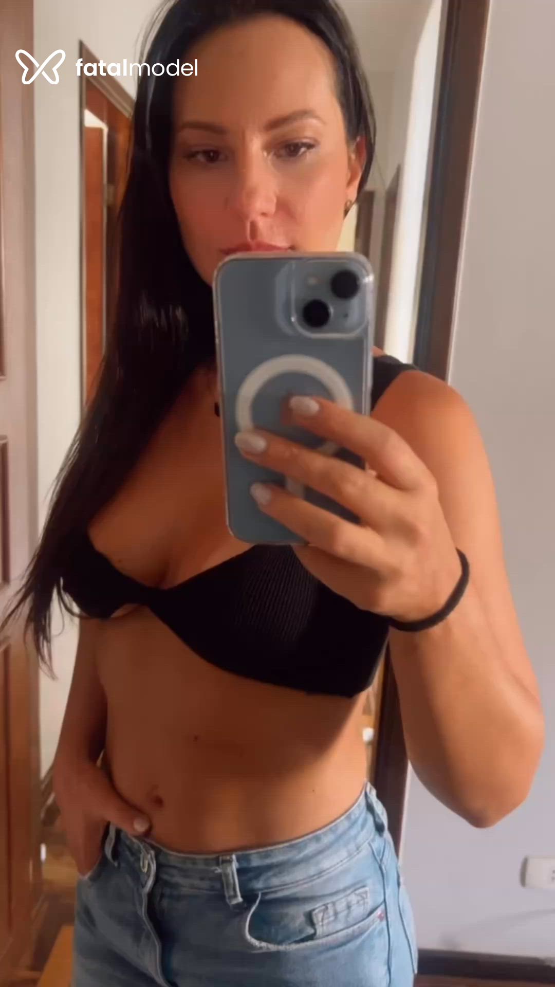 Acompanhante mulher com cabelo castanho de olhos castanhos - Isabella