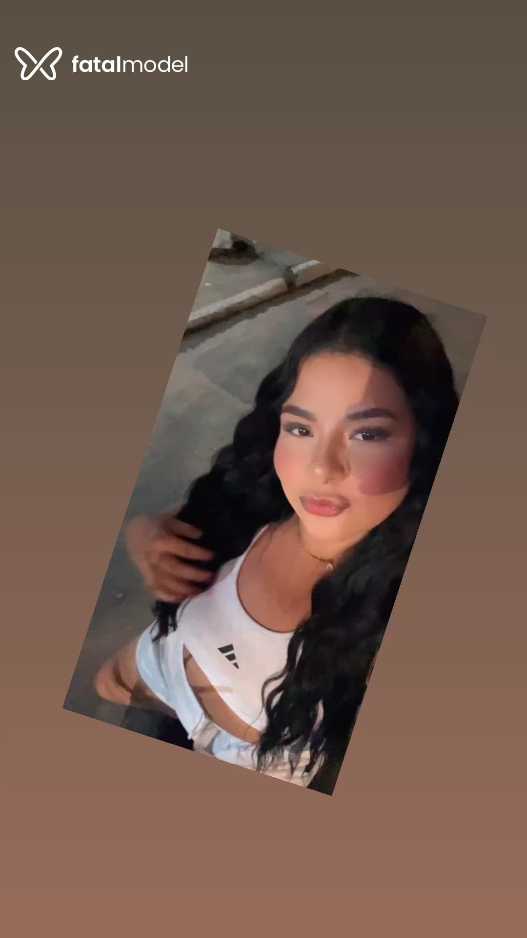 Acompanhante mulher morena (o) de olhos pretos - Bruna