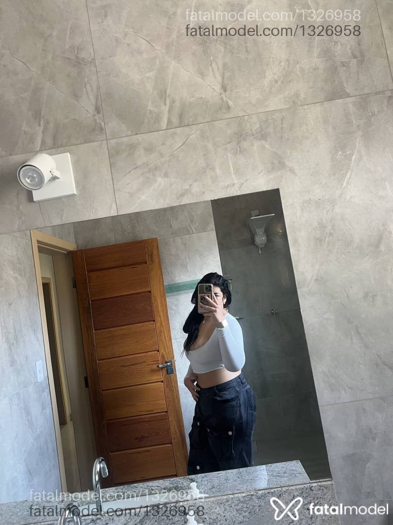 Acompanhante mulher morena (o) de olhos pretos - Bruna