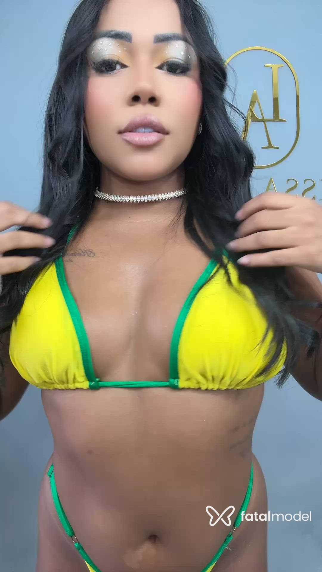 Acompanhante mulher morena (o) de olhos pretos - Louise Ferraz Acompanhante mulher morena (o) de olhos pretos - Louise Ferraz