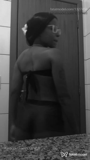 Acompanhante mulher morena (o) de olhos mel em Luís Eduardo Magalhães - Jhulia Costa