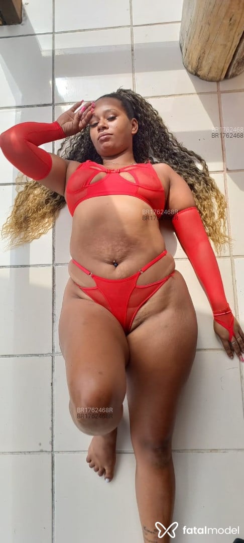 Acompanhante mulher com cabelo castanho de olhos castanhos em Araruama - Jennifer Lobato