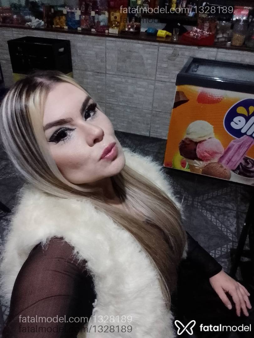 Acompanhante mulher loira (o) de olhos castanhos em Joinville - Larissa ferraz