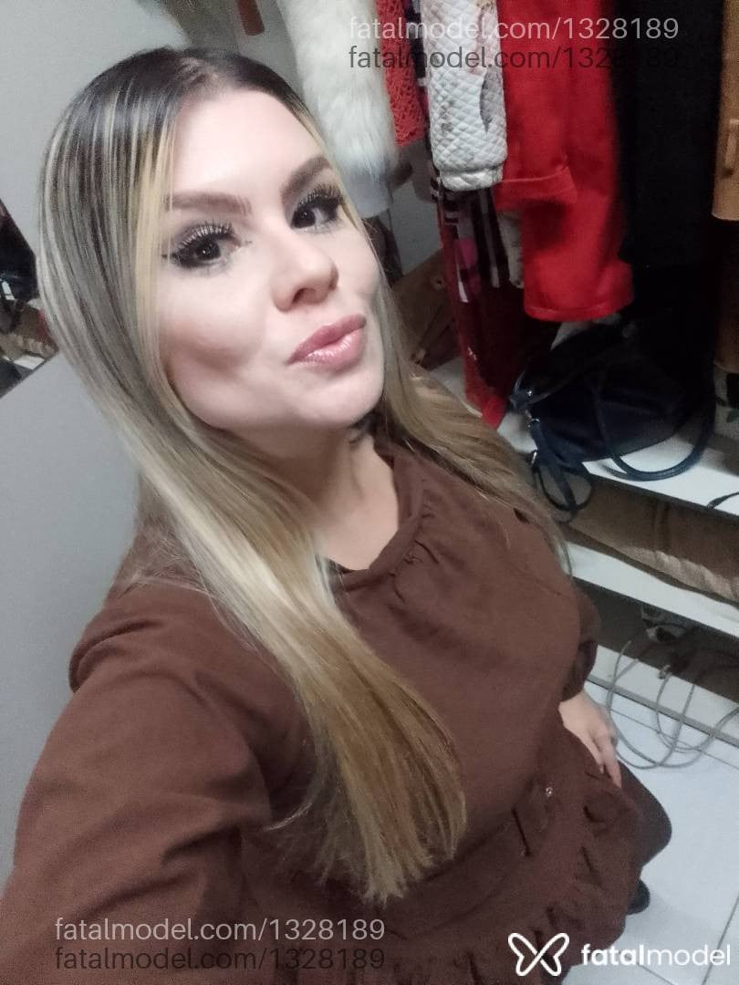 Acompanhante mulher loira (o) de olhos castanhos - Larissa ferraz