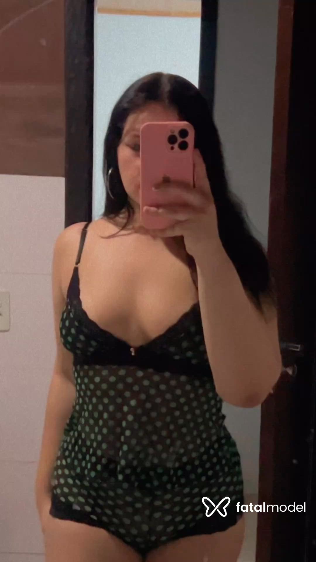 Acompanhante mulher com cabelo castanho de olhos castanhos - Paty