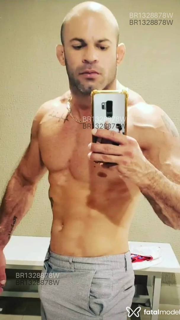 Acompanhante homem sem cabelo de olhos castanhos - Marcelo Caio Acompanhante homem sem cabelo de olhos castanhos - Marcelo Caio
