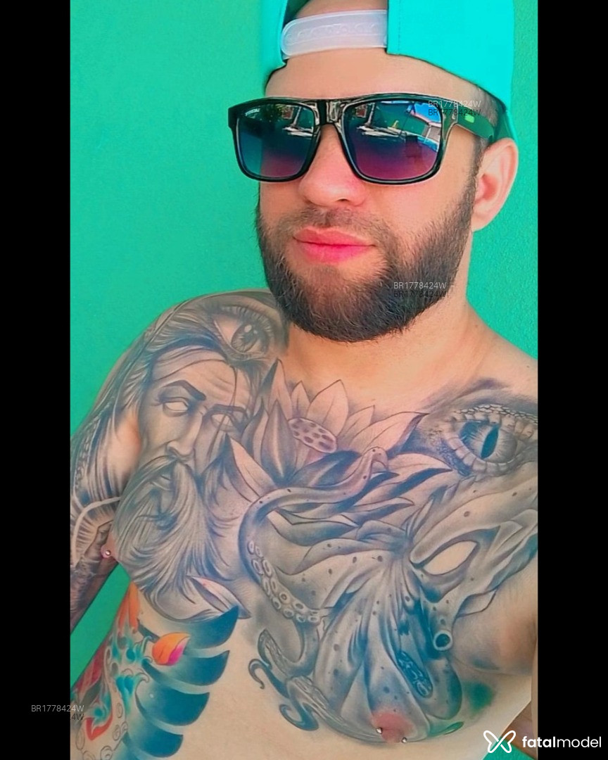 Acompanhante homem sem cabelo de olhos verdes - Bruno Dantas Acompanhante homem sem cabelo de olhos verdes - Bruno Dantas